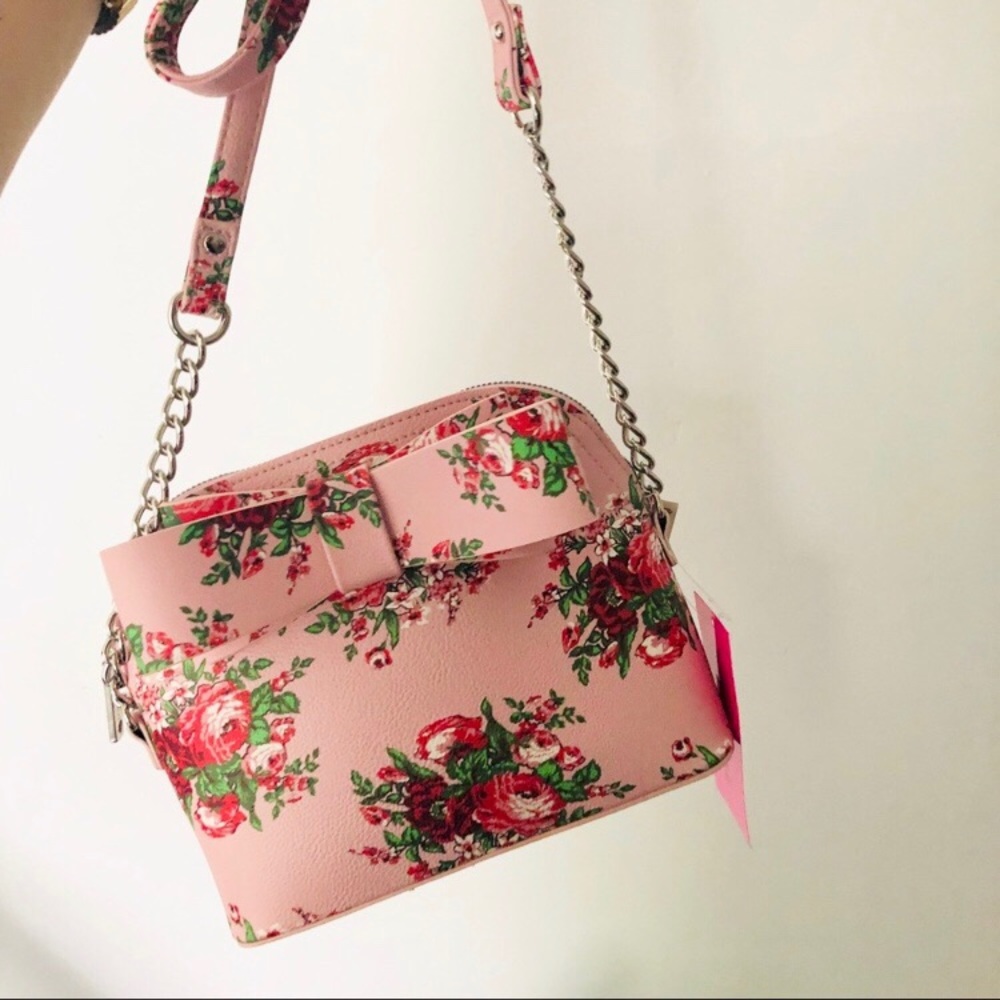 👛 NWT! Betsey Johnson Pink Flower Crossbody Bag